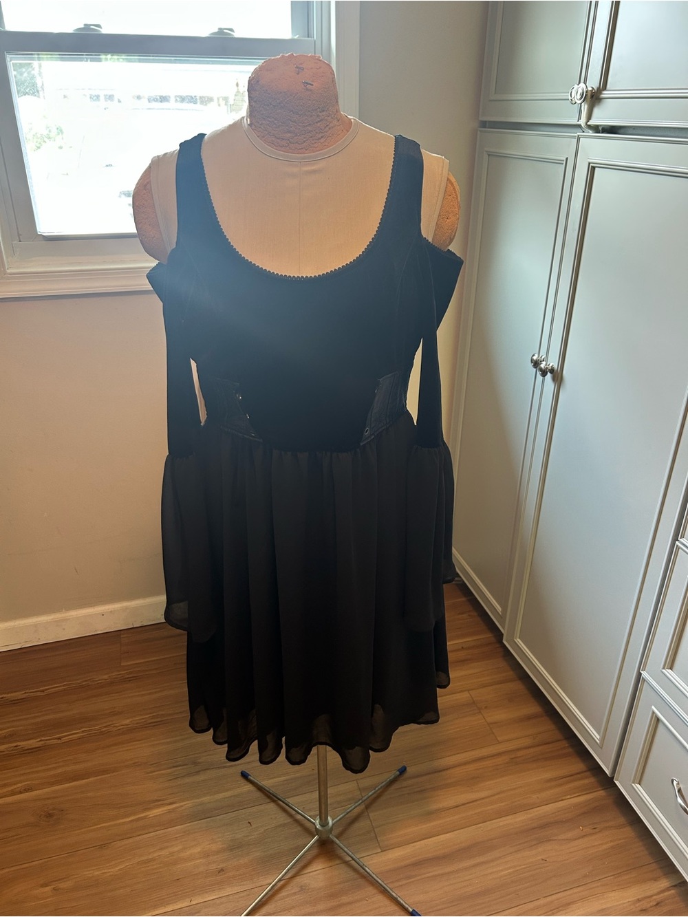Hot Topic Black Cold-Shoulder Chiffon and Velvet Top Mini Dress Size Lg